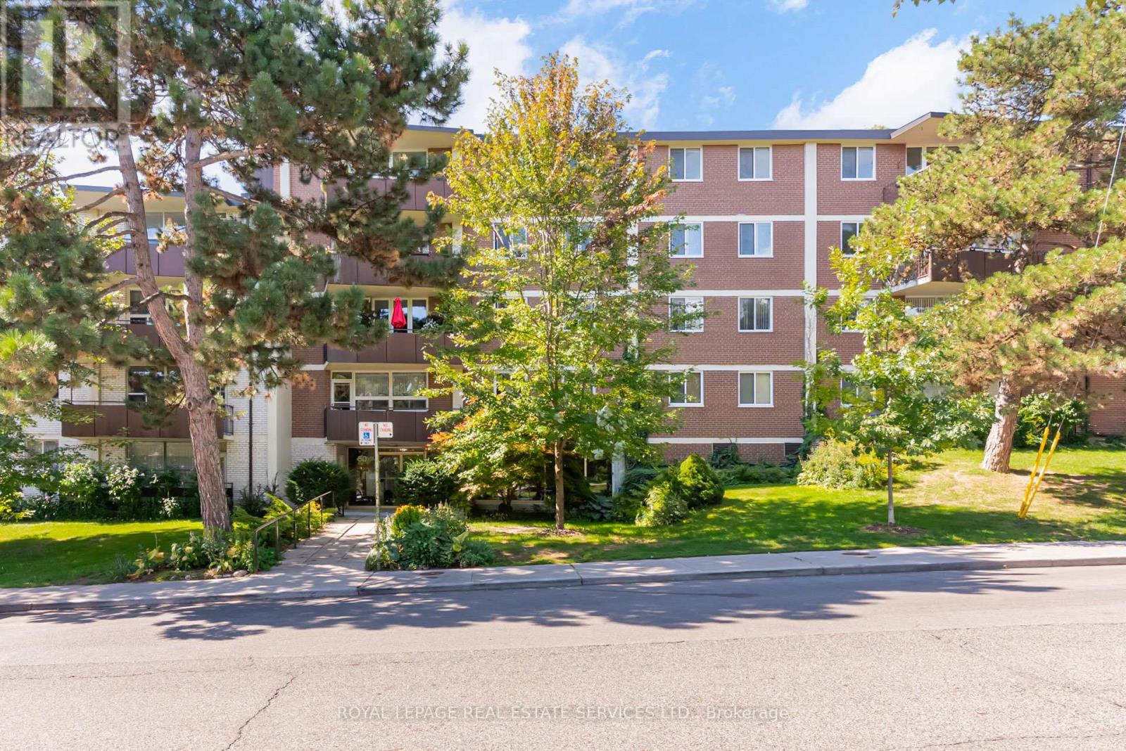 221 80 Coe Hill Dr, Toronto, ON M6S 3C9