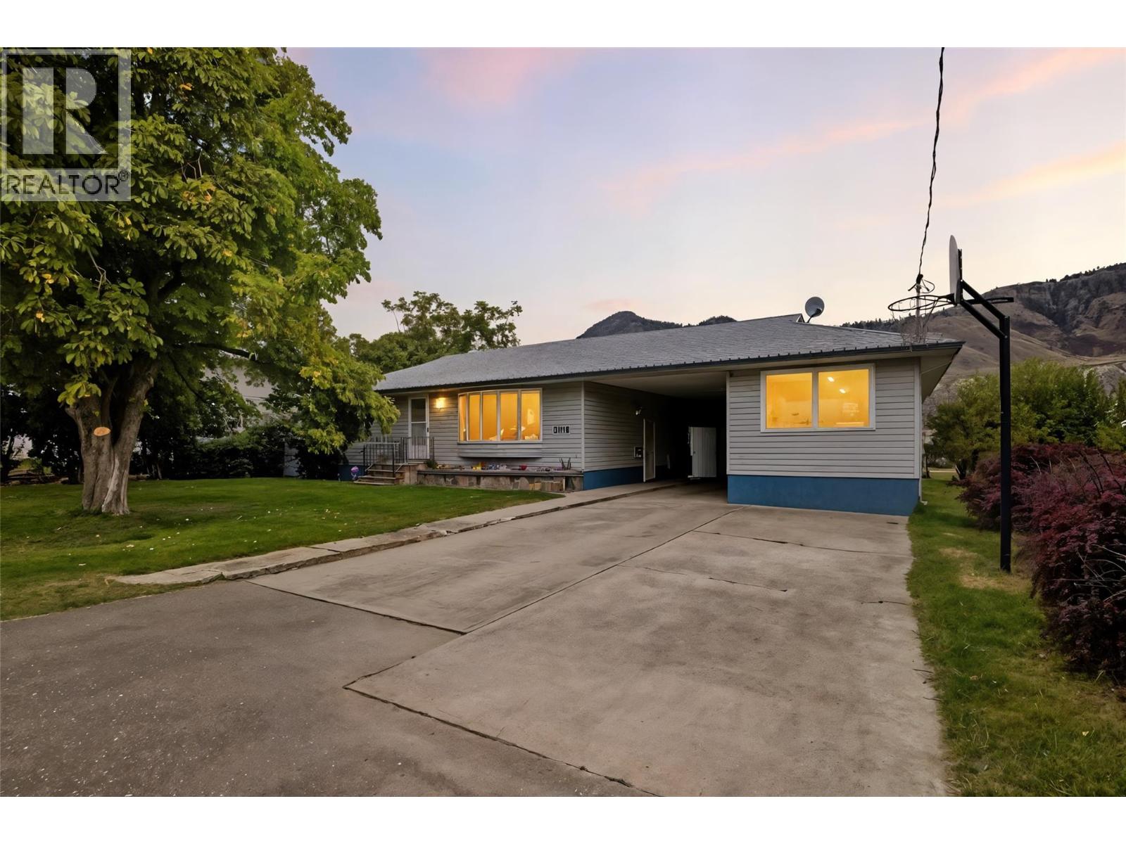 2016 Glenwood Dr, Kamloops, BC V2C 4G6