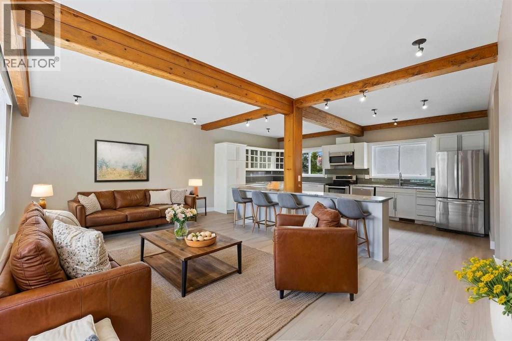 20 Gissing Dr SW, Calgary, AB T3E 4V7