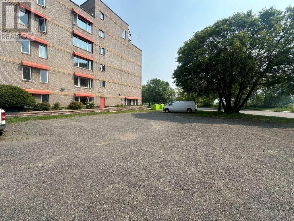 235 Ross St, Thunder Bay, ON P7E 1B4