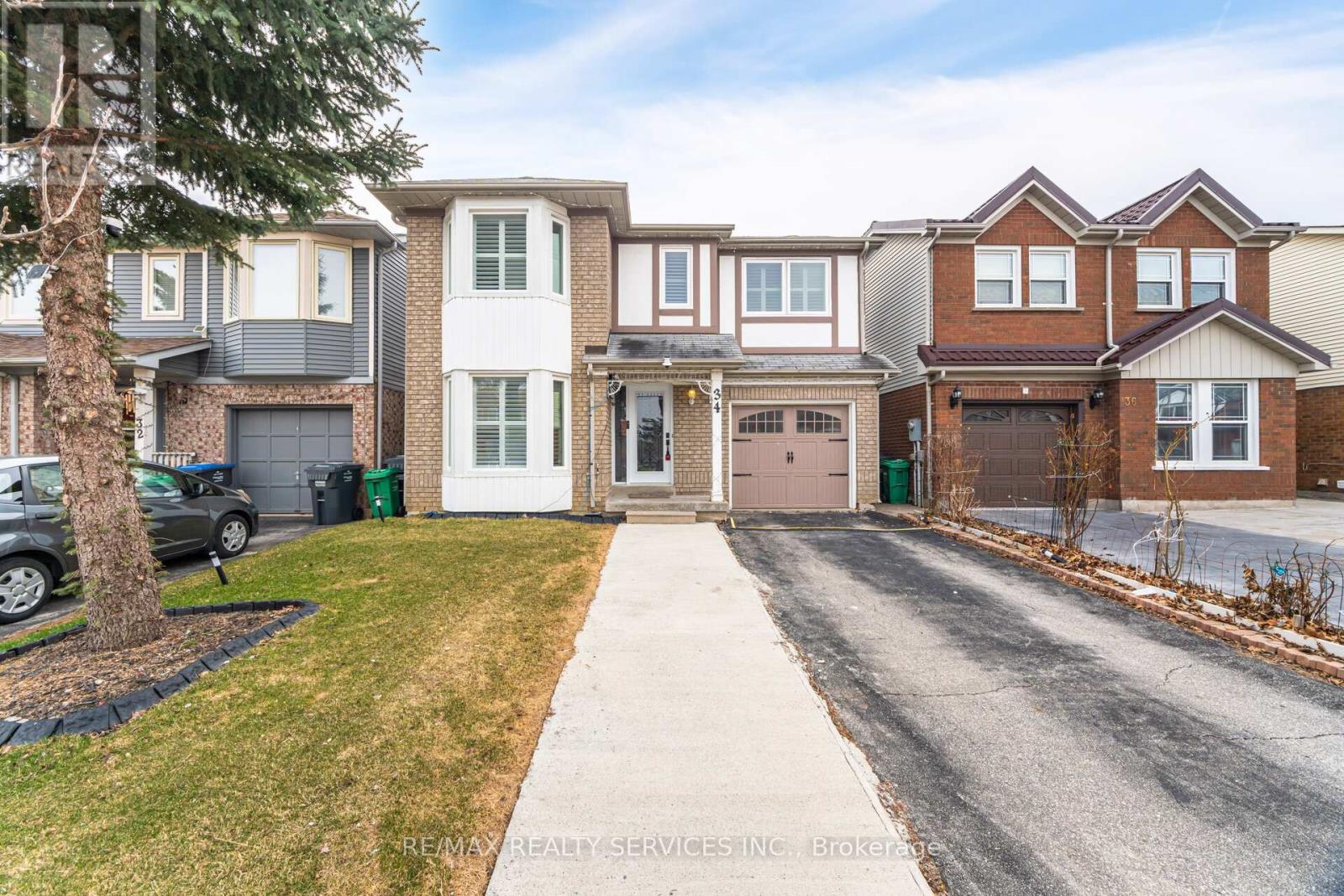 34 Chipmunk Cres, Brampton, ON L6R 1B3
