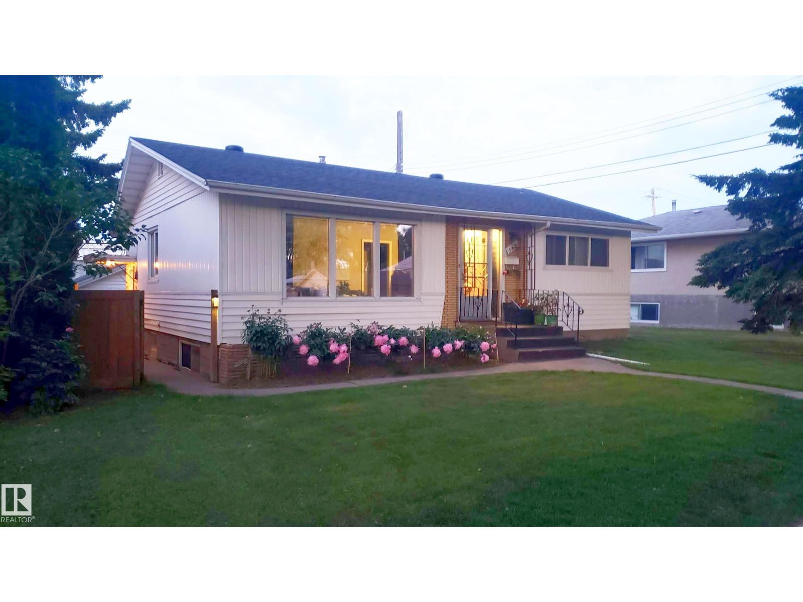 104 St Nw Unit 6519 #a, Edmonton, AB T6H 2M2