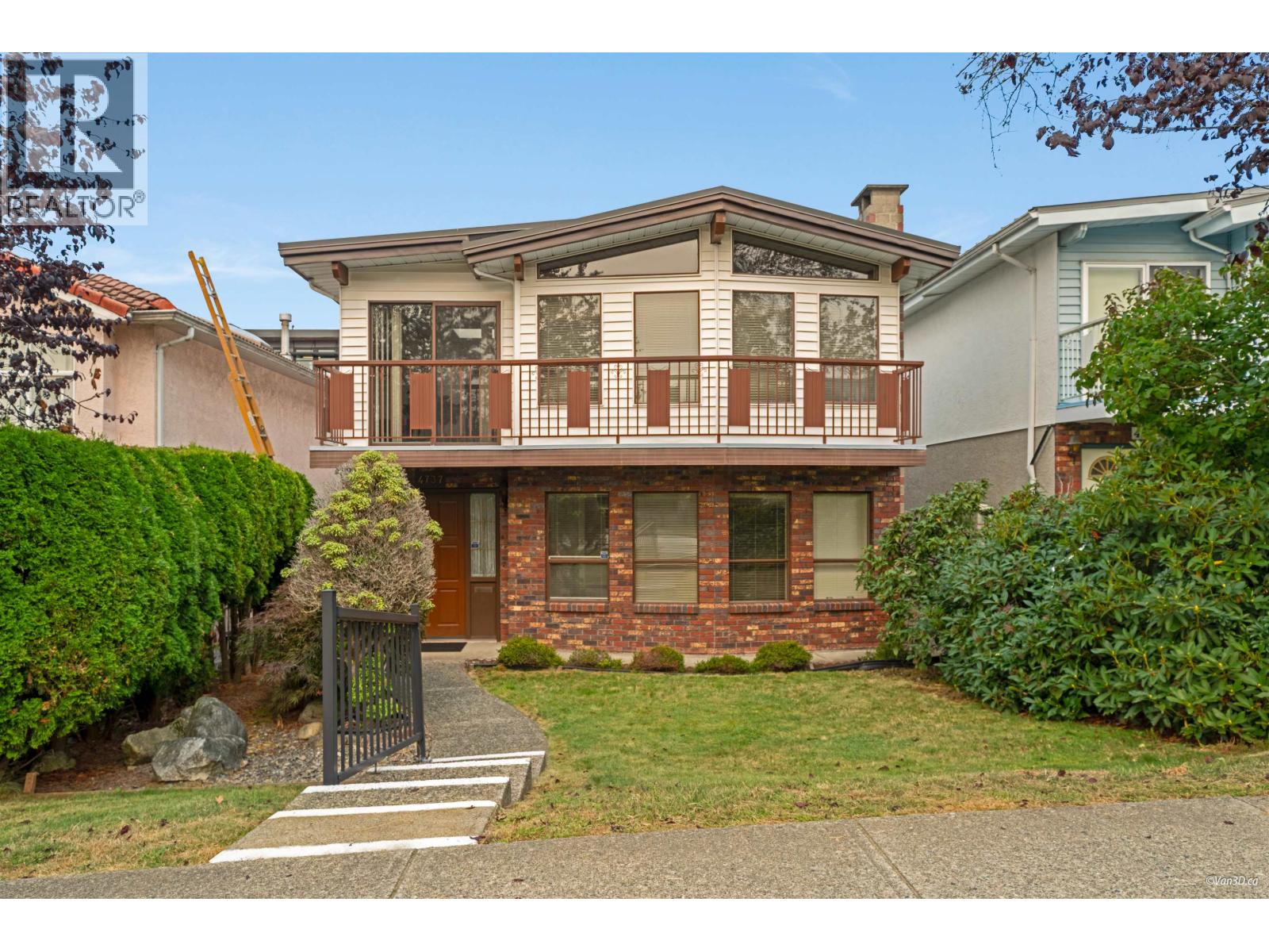 4737 E Pender St, Burnaby, BC V5C 2N4