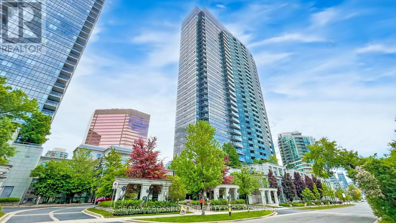 15 Greenview Ave Ph1 Ave, Toronto, ON M2M 4M7