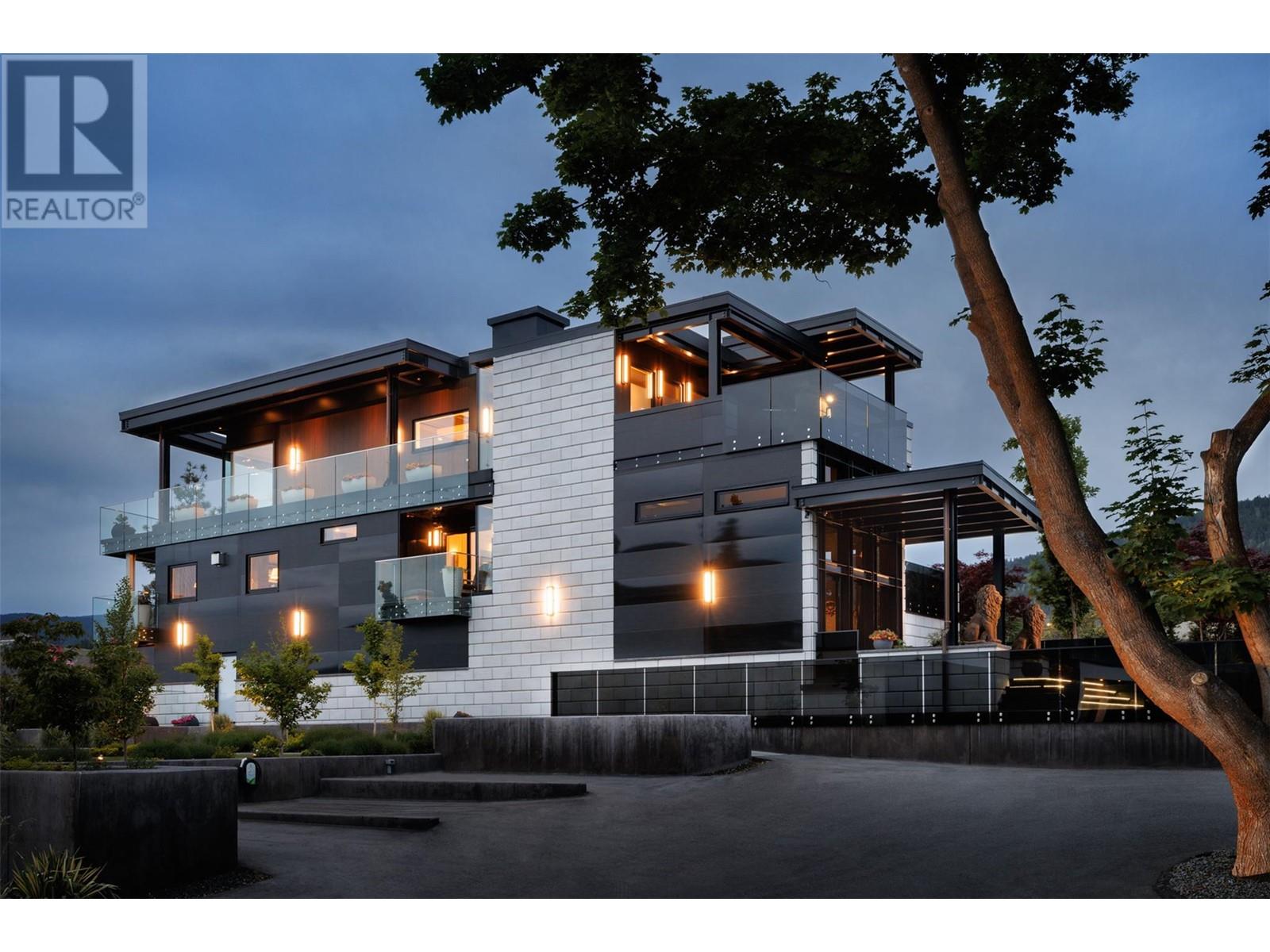 581 Vancouver Ave, Penticton, BC V2A 1A4