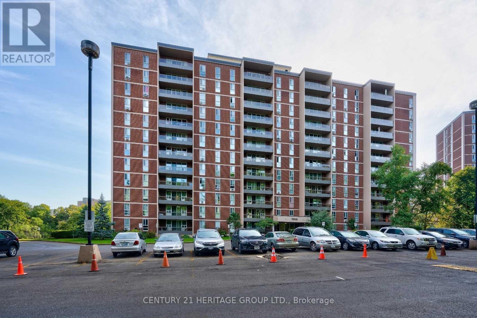 1004 1966 Main St, Hamilton, ON L8S 1J6
