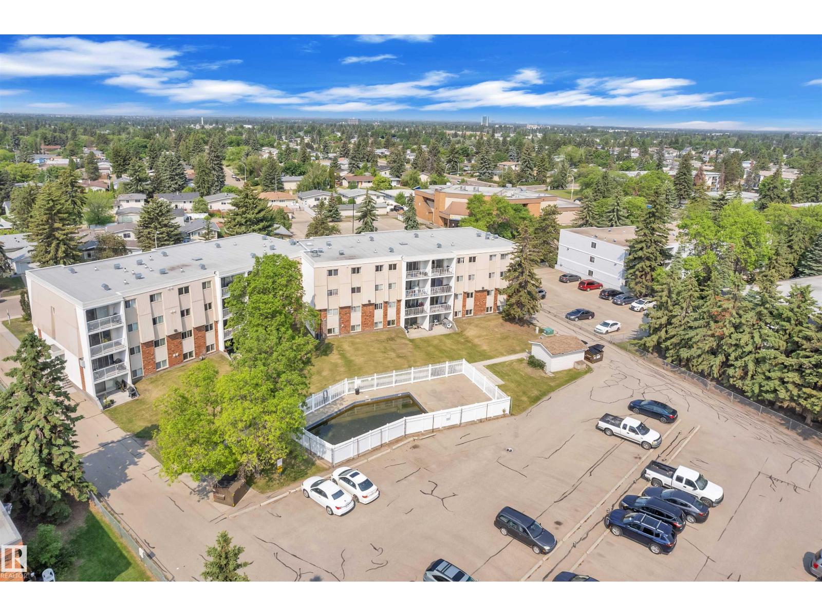3835 107 Street Northwest #301, Edmonton, AB T6J 2N7