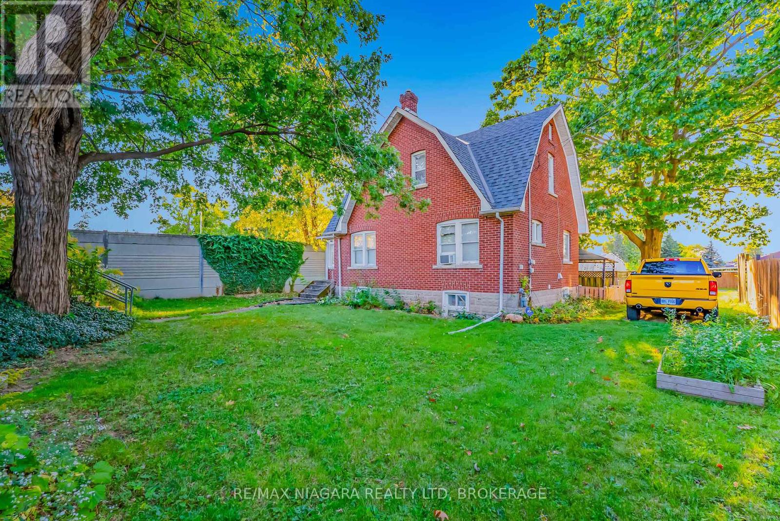 5365 Portage Rd, Niagara Falls, ON L2E 6B8