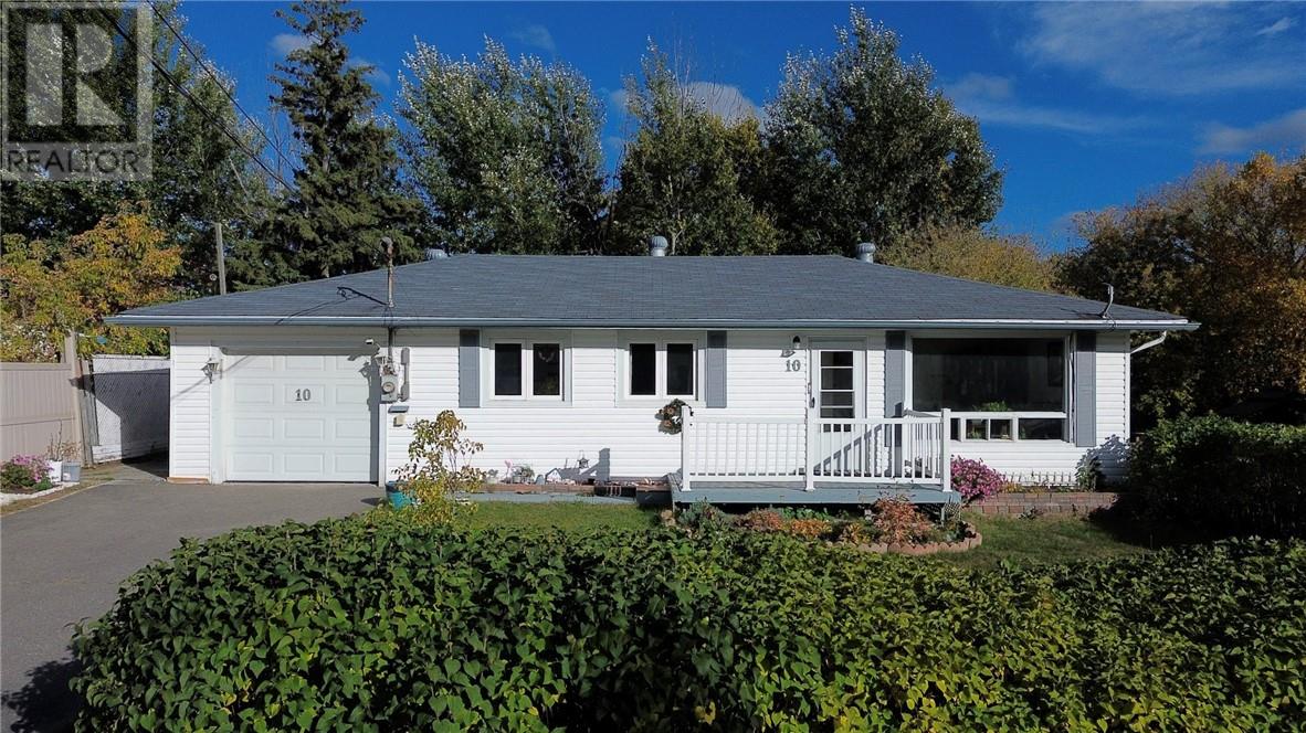 10 Manor Rd, Greater Sudbury, ON P3B 3K8