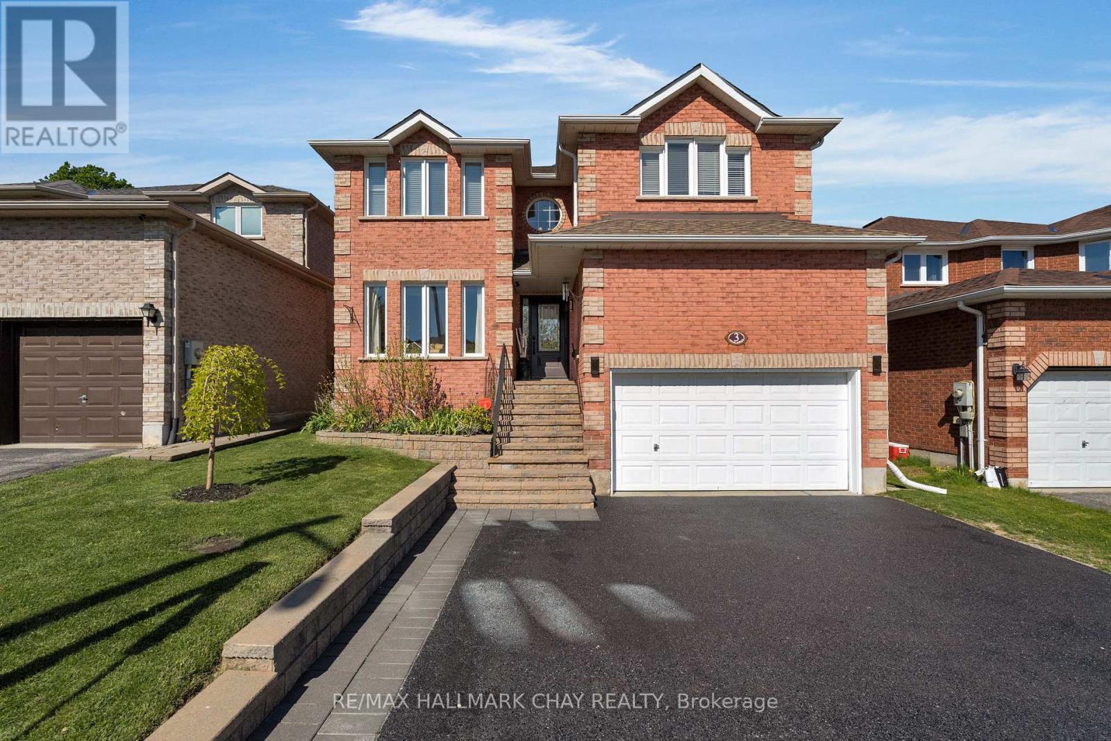 3 Meyer Ave, Barrie, ON L4M 6X2