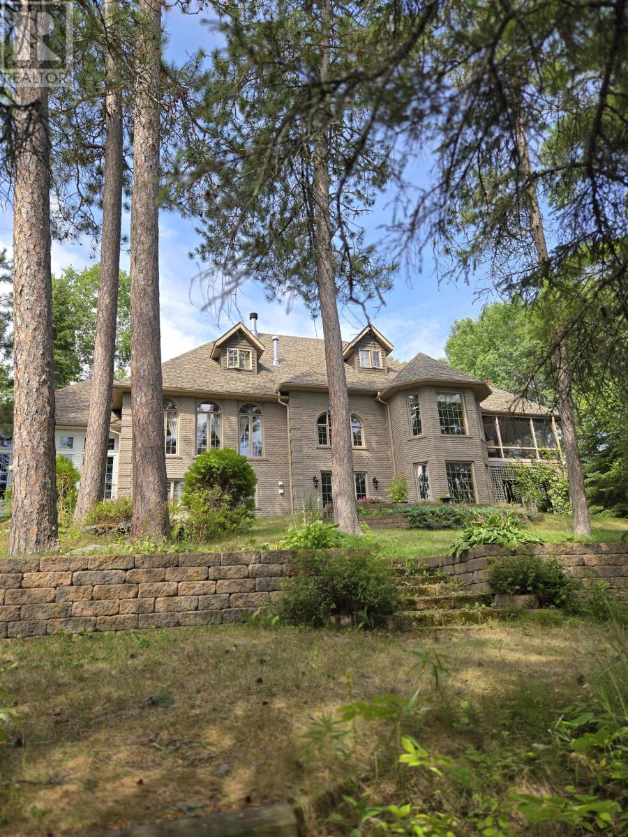164 Kimberley Rd, Kenora, ON P0X 1H0