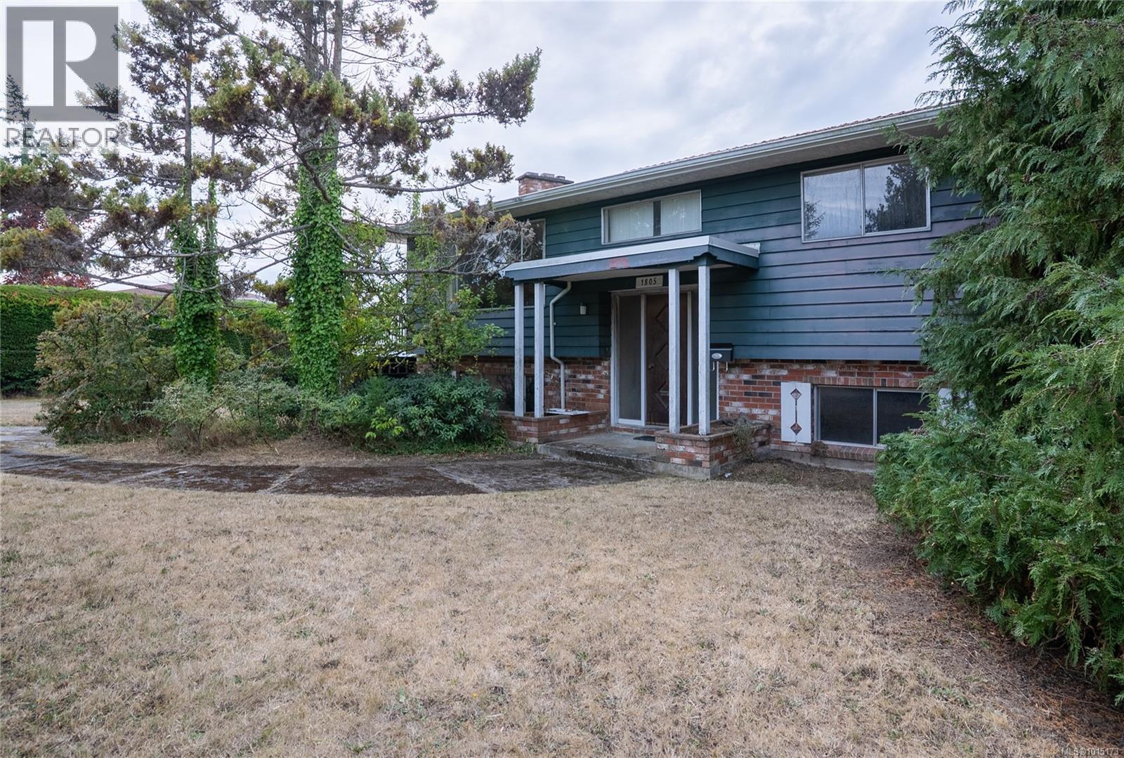 1805 Fairburn Dr, Saanich, BC V8N 1P7