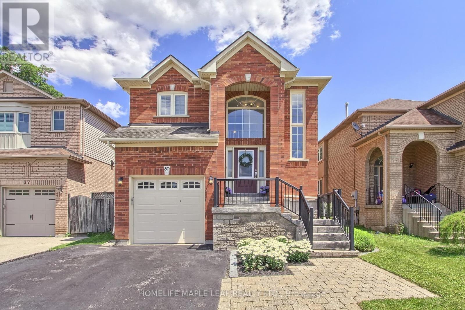 39 Segwun Rd, Hamilton Waterdown, ON L8B 0K2