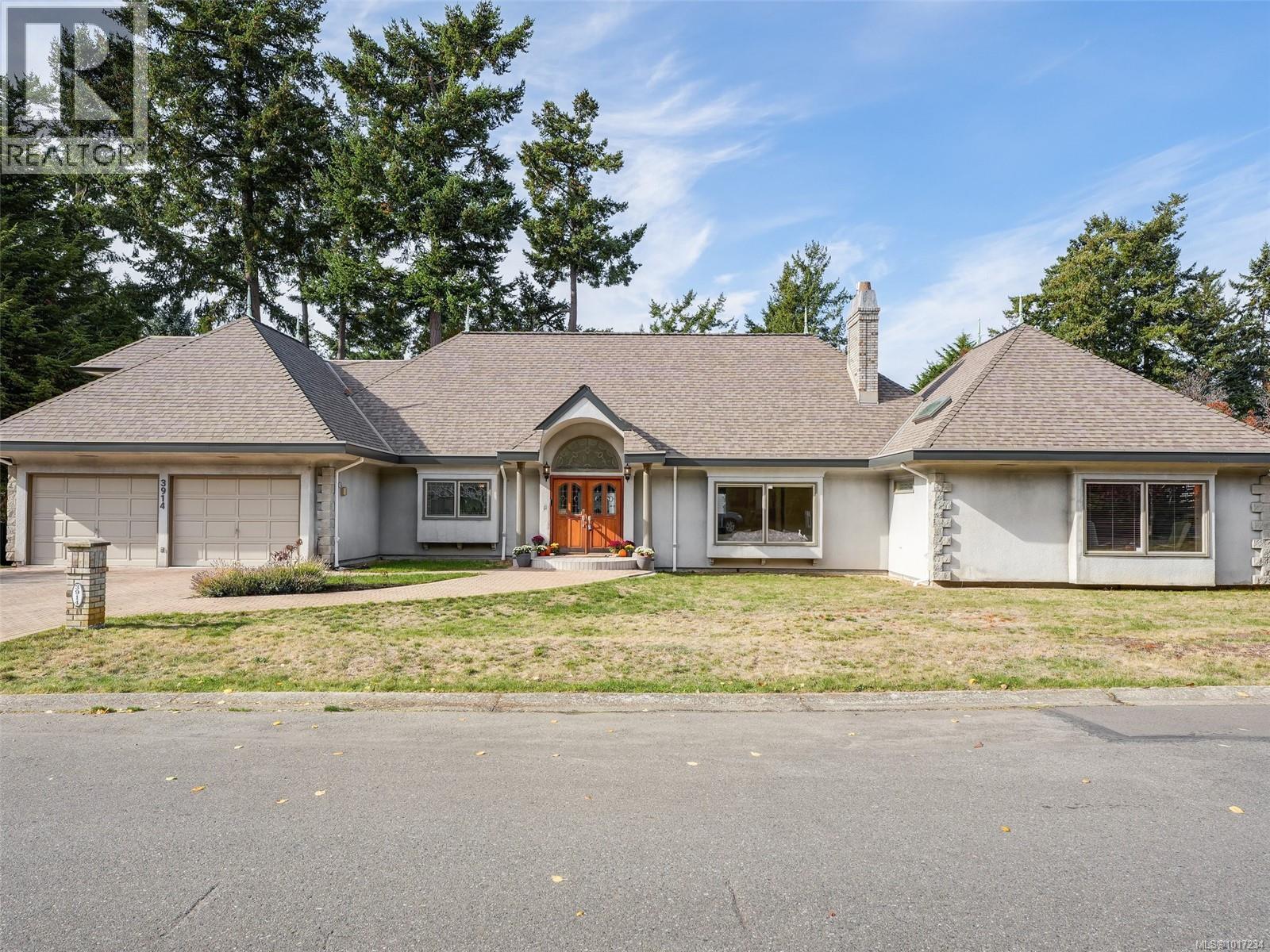 3914 Gibson Crt Ct, Saanich, BC V8N 6E2