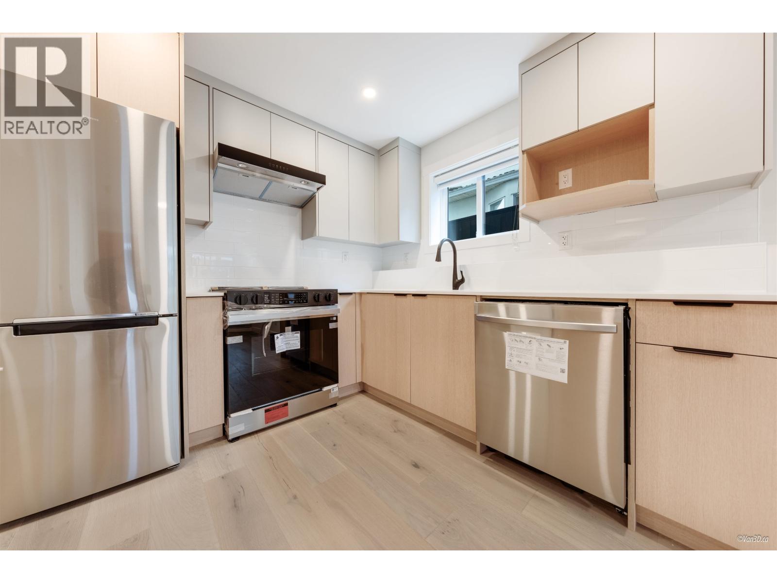 5092 Slocan St, Vancouver, BC V5R 2A5