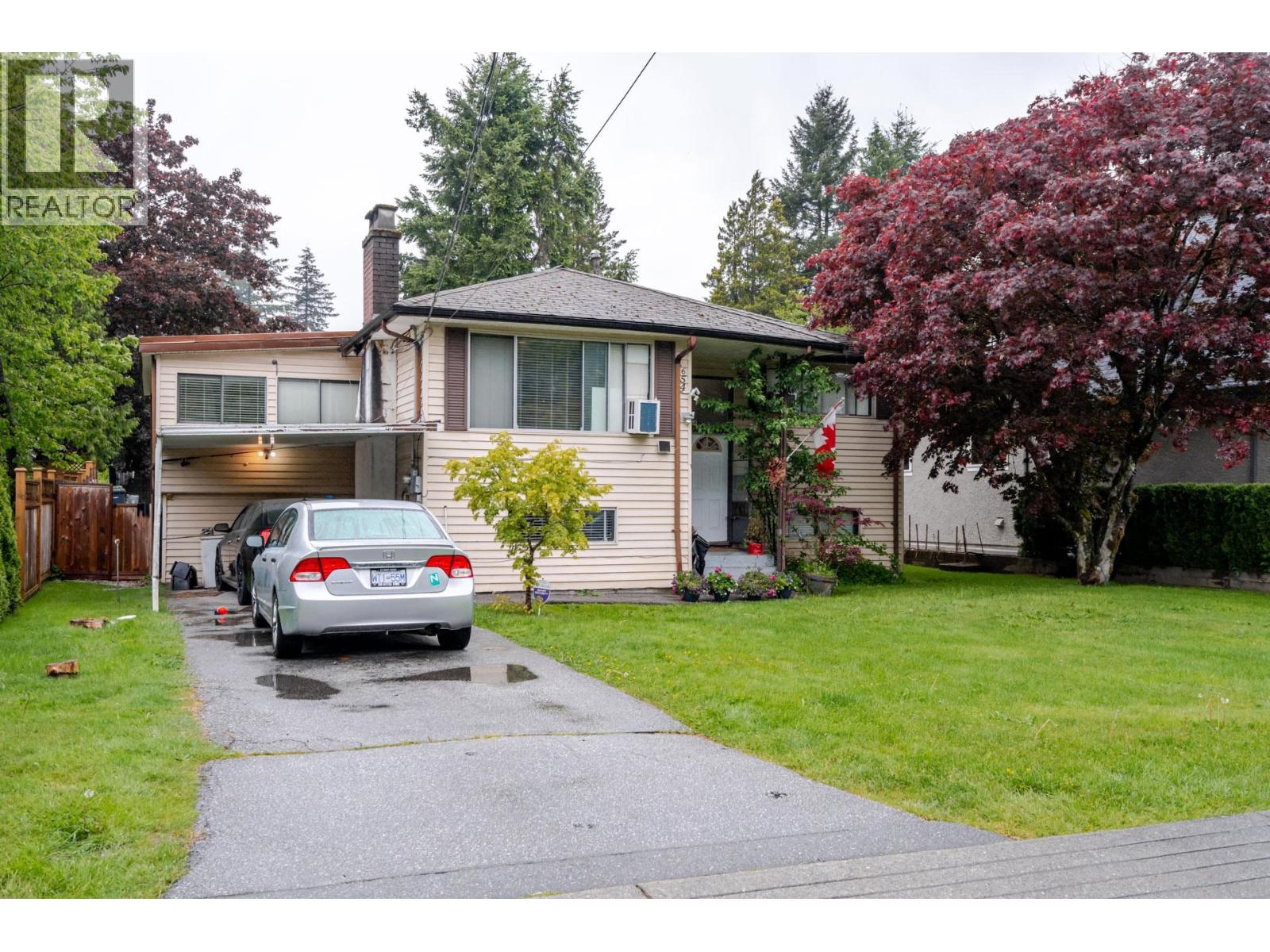 654 Linton St, Coquitlam, BC V3J 6J9