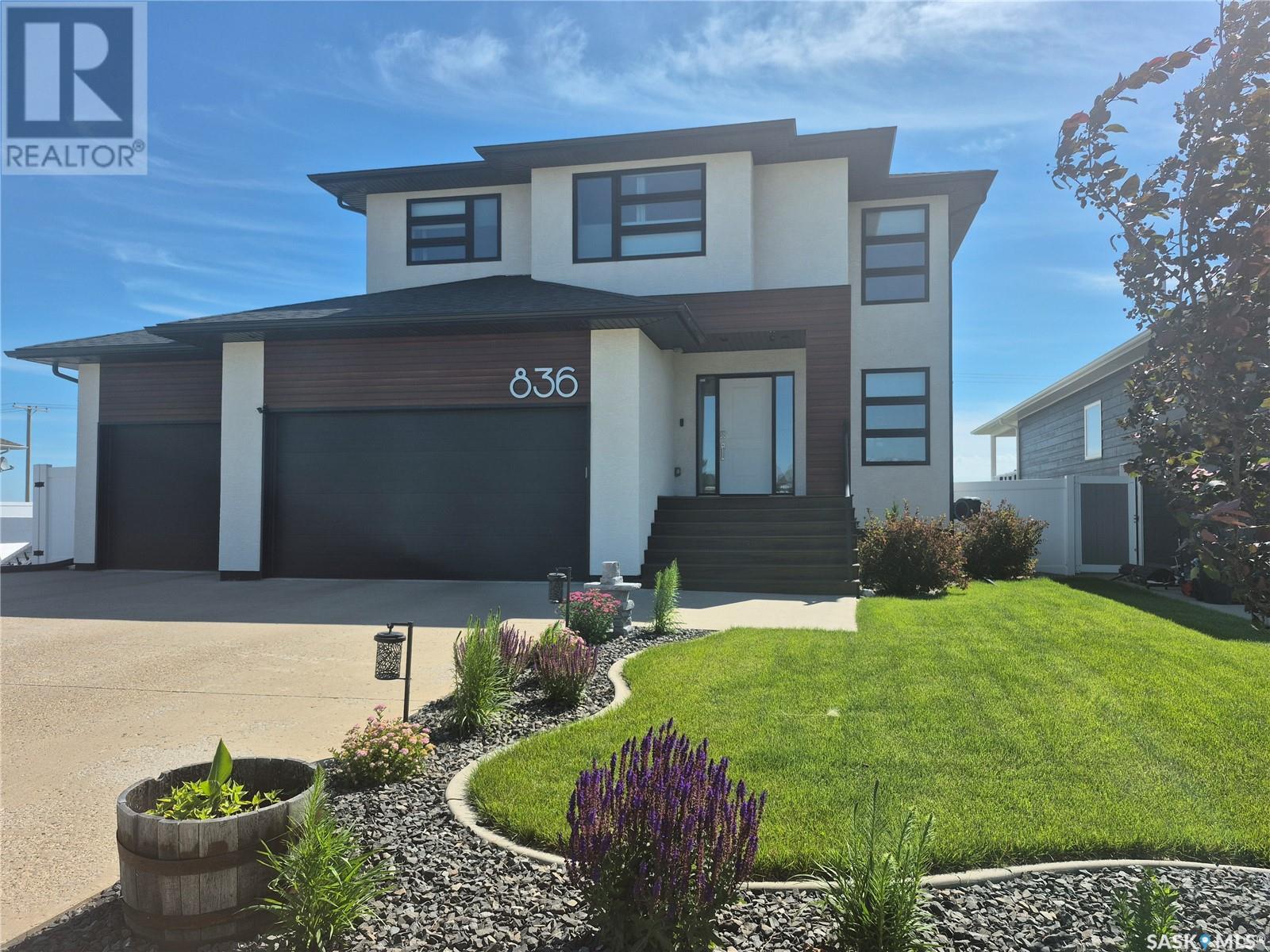 836 Mctaggart Dr, Weyburn, SK S4H 3M6