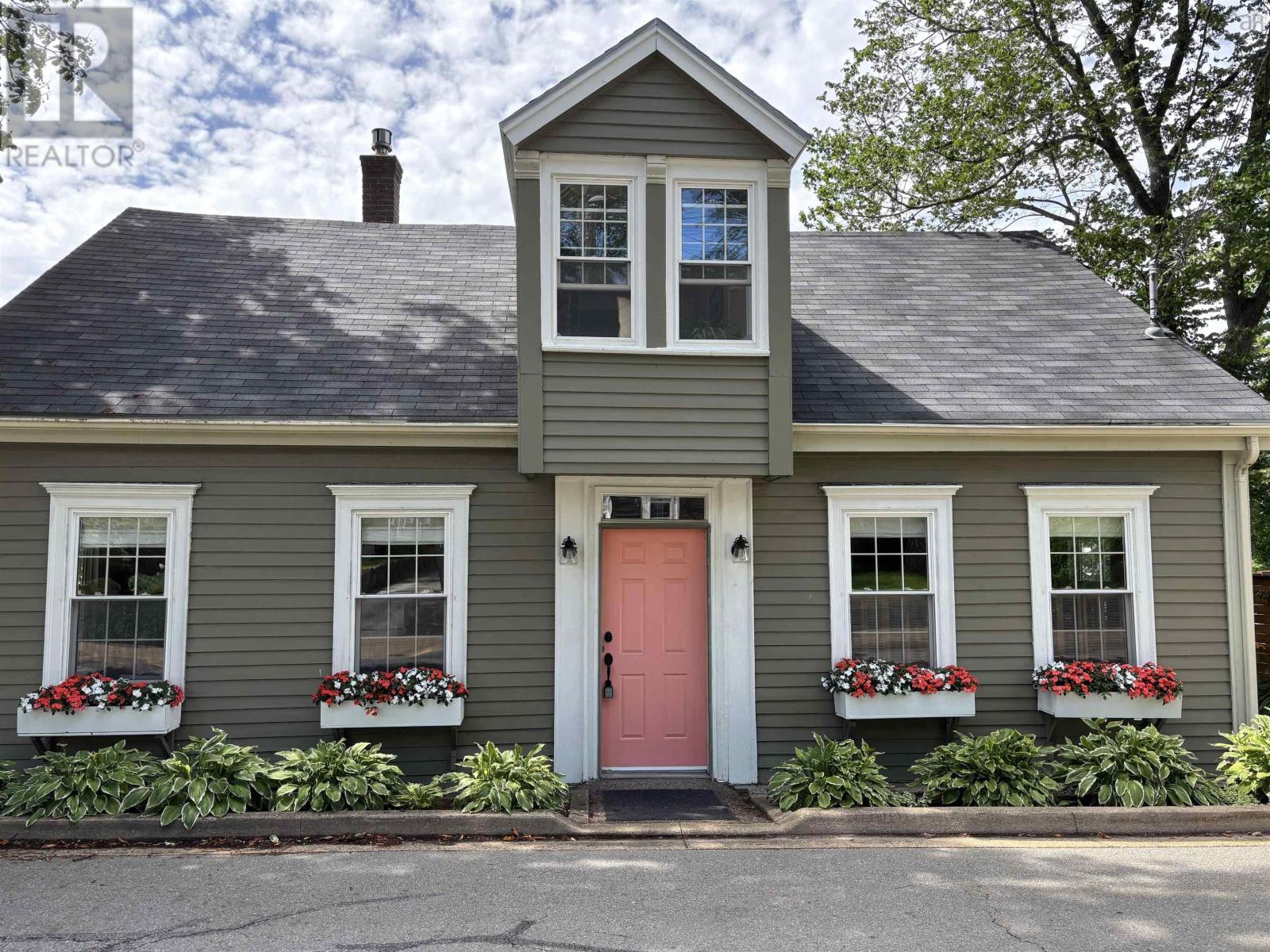 66 Main St, Liverpool, NS B0T 1K0