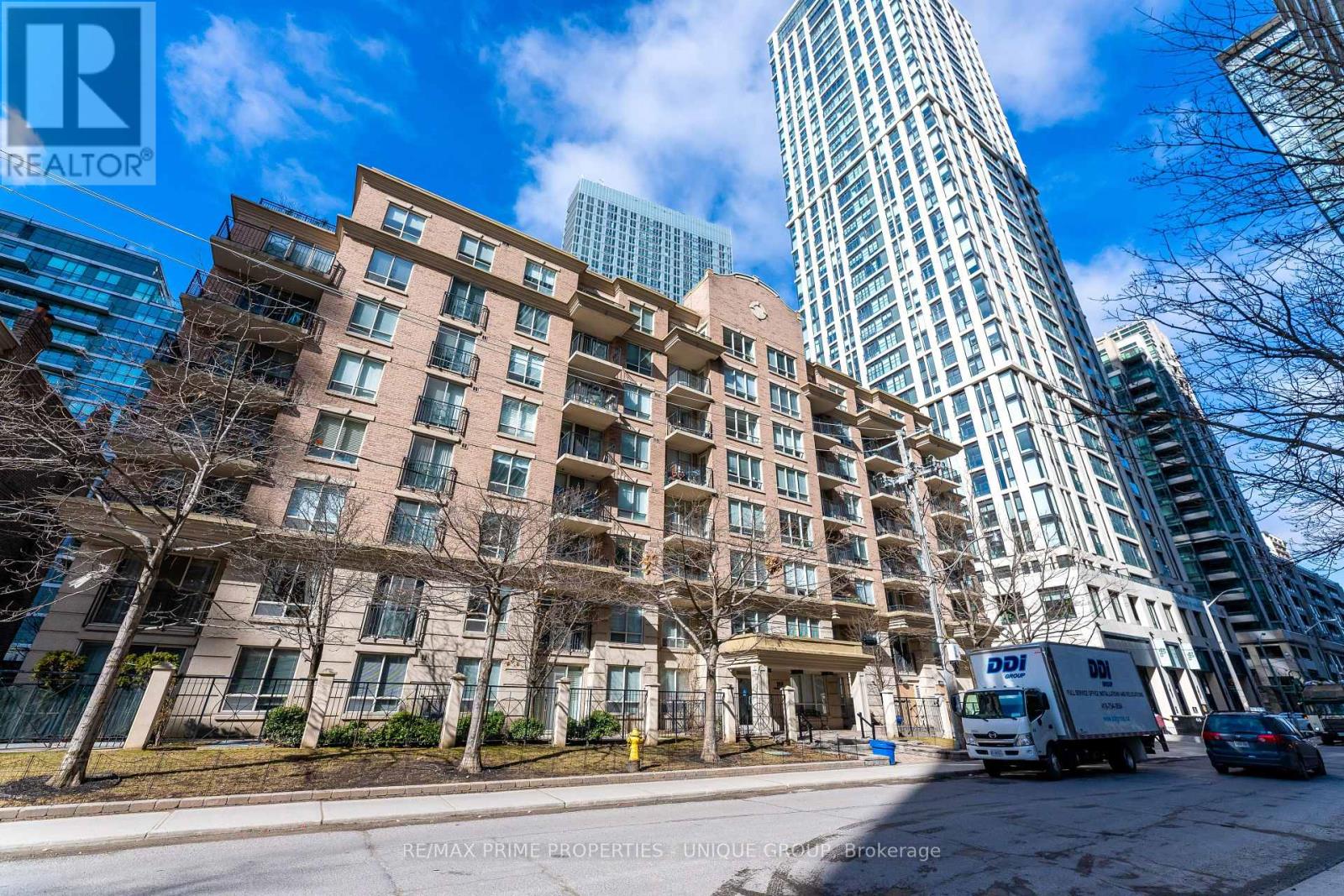 211 188 Redpath Ave, Toronto, ON M4P 3J2