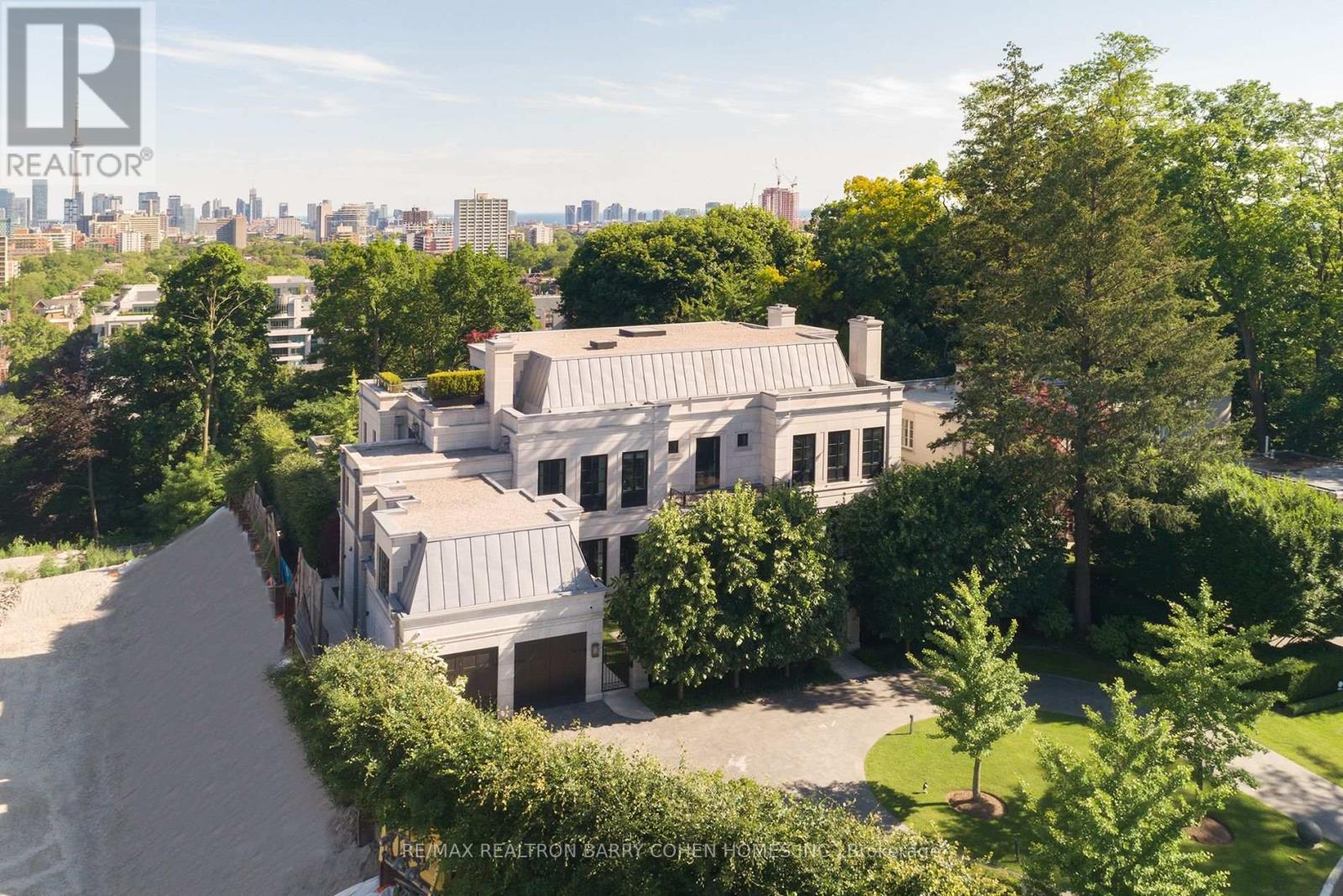 17 Ardwold Gate, Toronto, ON M5R 2W1
