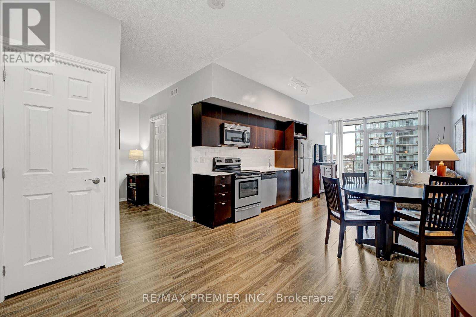 714 105 The Queensway, Toronto, ON M6S 5B5