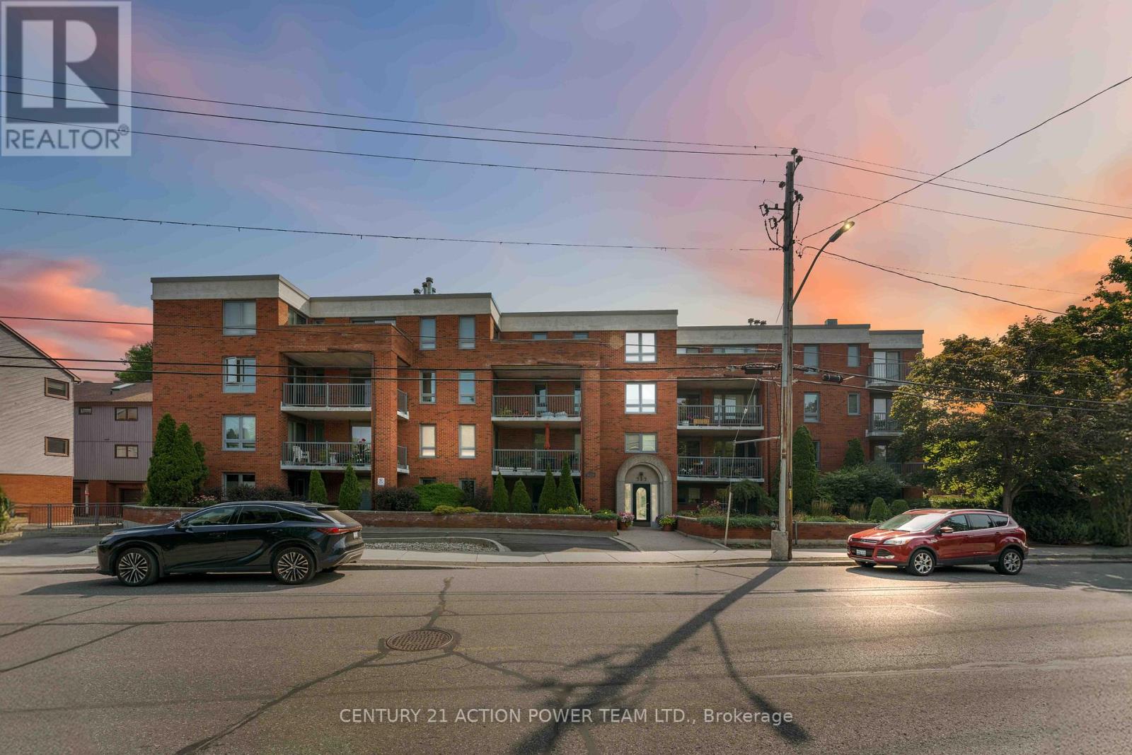 939 North River Road #ph6, Ottawa, ON K1K 3V2
