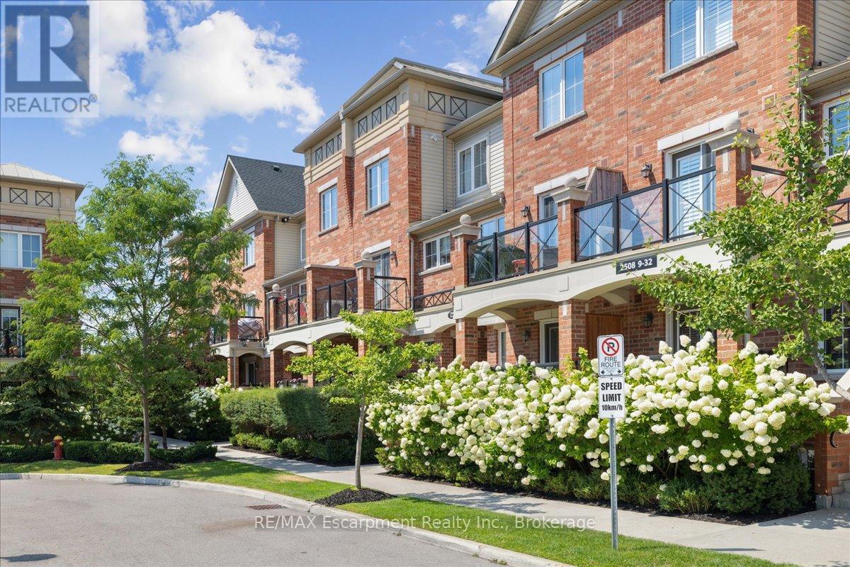 17 2508 Post Rd, Oakville, ON L6H 0G6