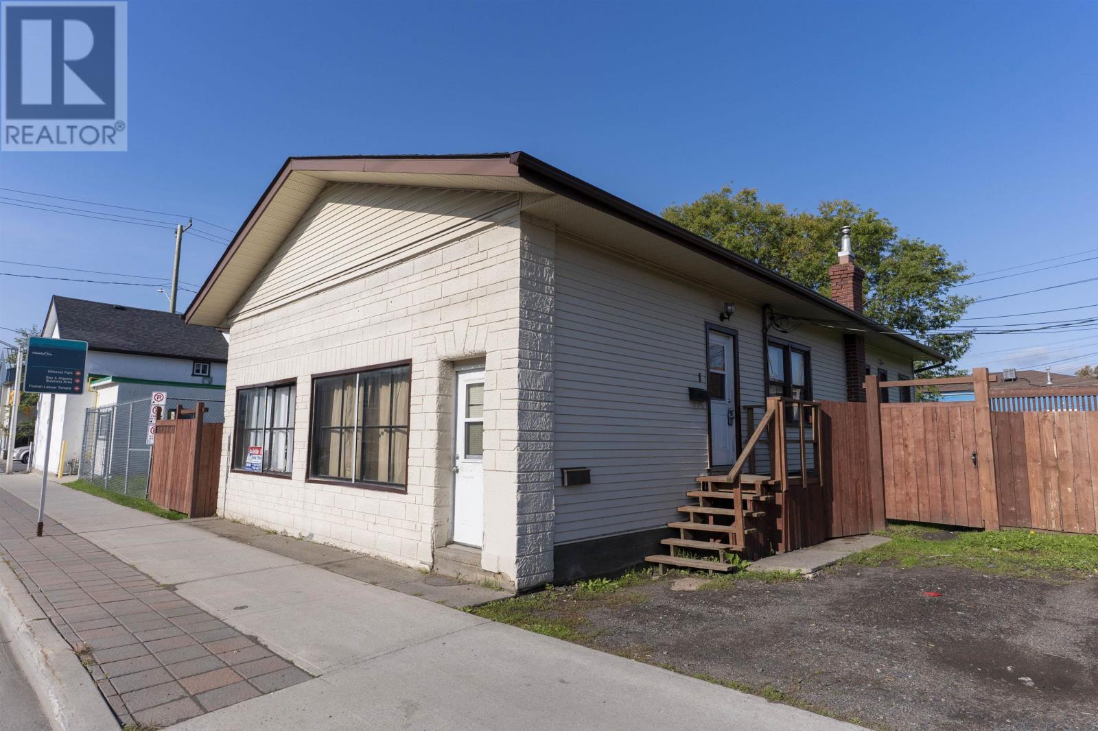 136 Court St S, Thunder Bay, ON P7B 2X4