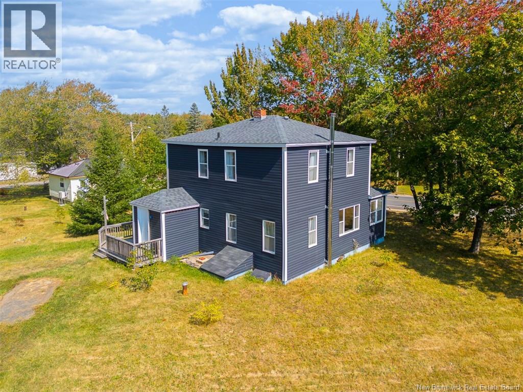 8 Centennial Dr, Minto, NB E4B 3R9