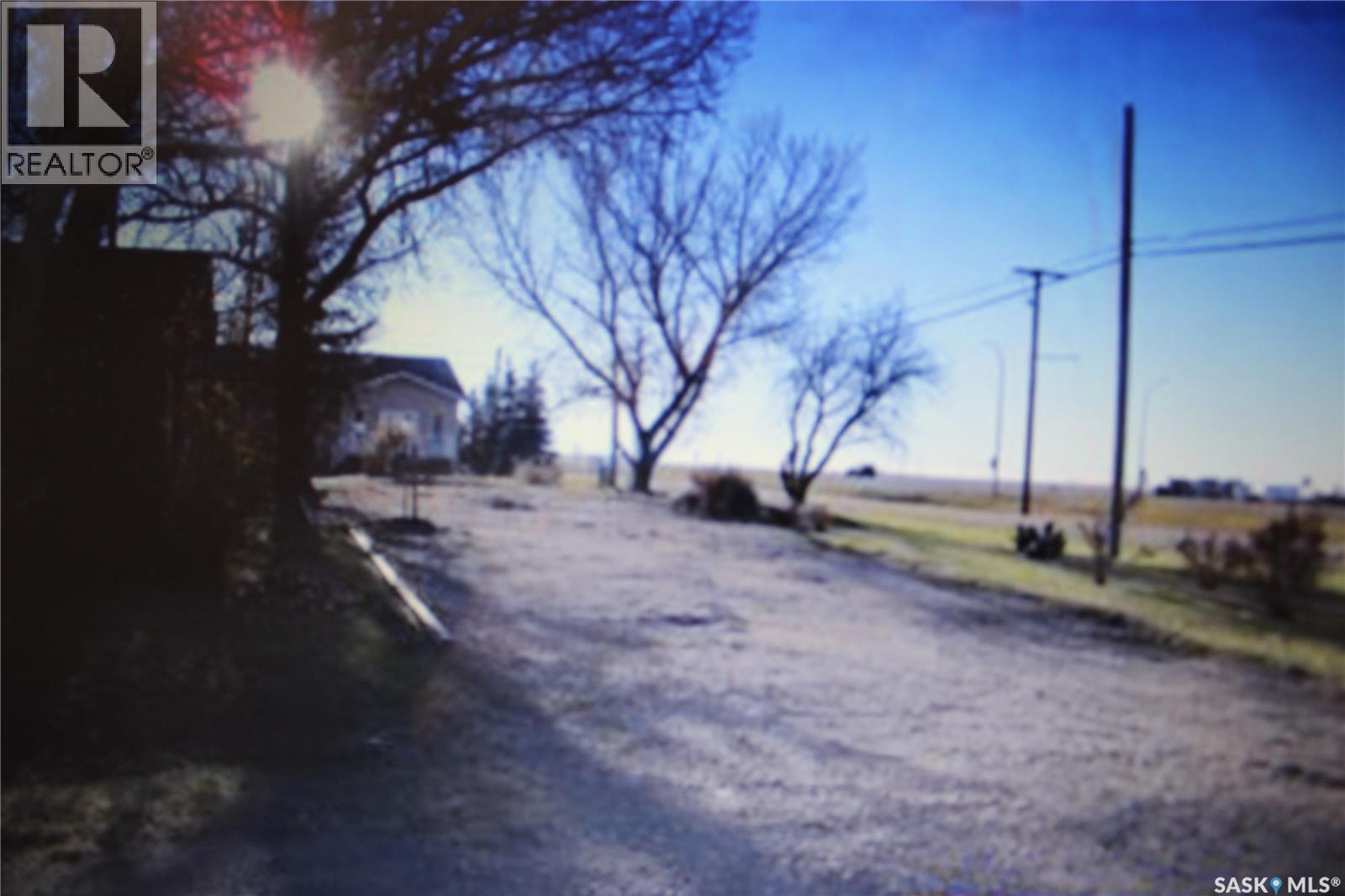 102 Haslem St, Midale, SK S0C 1S0