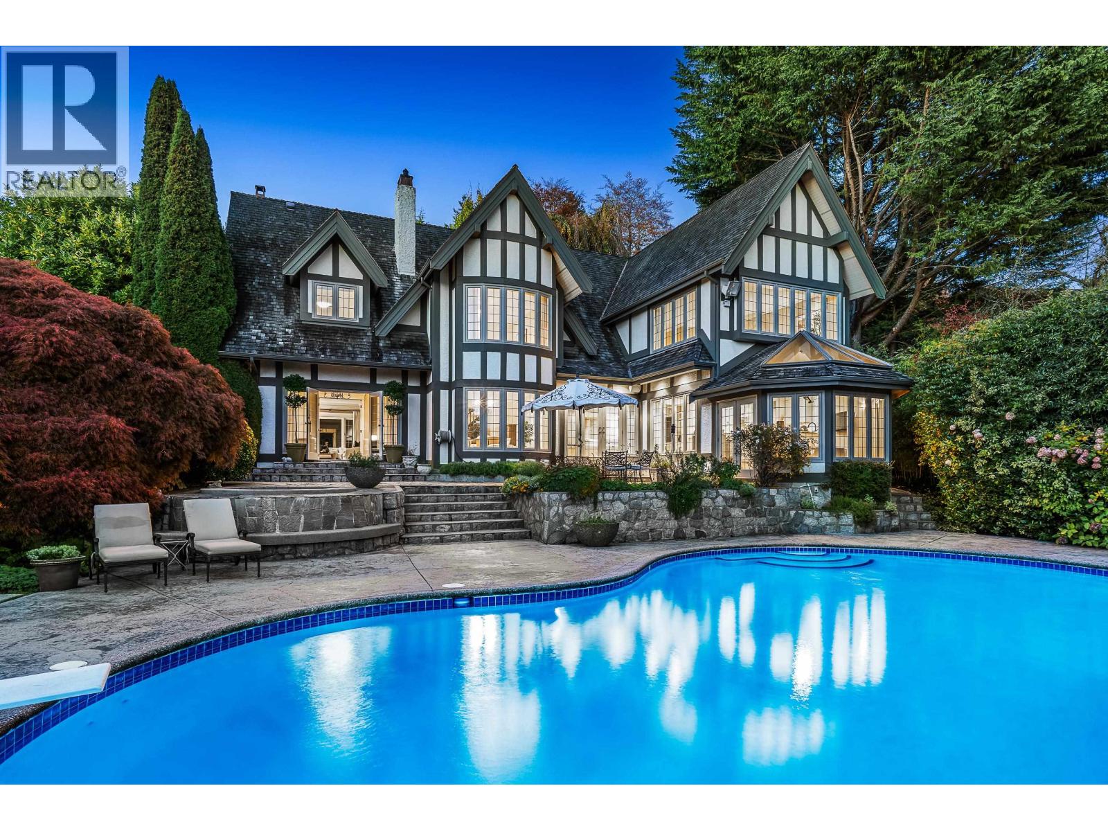 2716 W 49th Ave, Vancouver, BC V6N 3S6