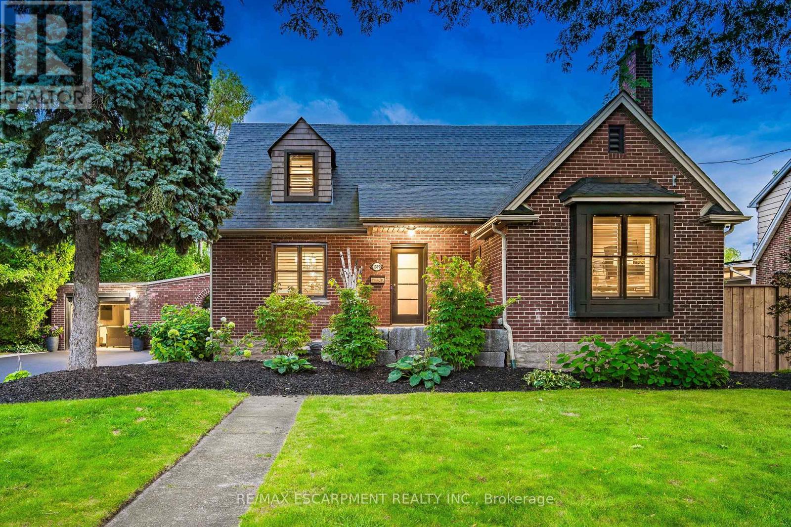 1390 Halifax Pl, Burlington, ON L7S 1J6