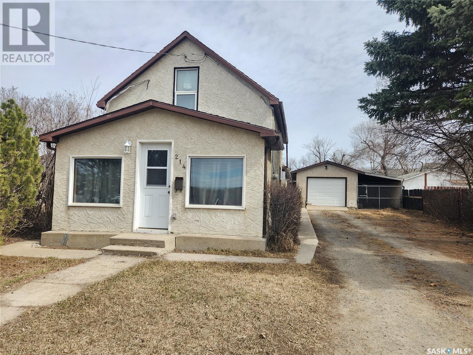 214 Government Rd S, Weyburn, SK S4H 2A5