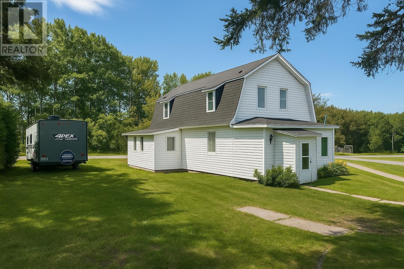 4 Riverview St, Nipigon, ON P0T 2J0