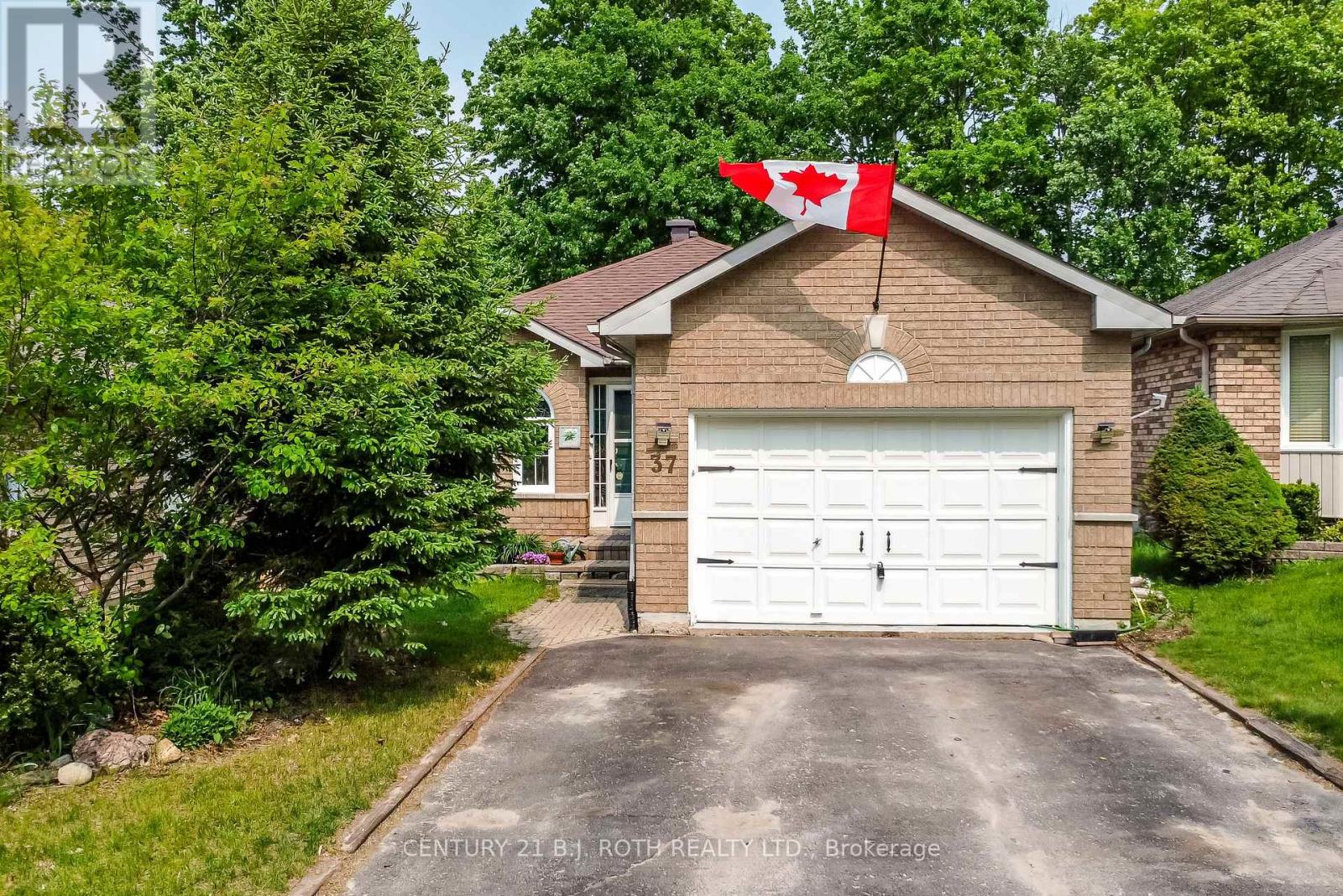 37 Nicholson Dr, Barrie, ON L4N 8L7