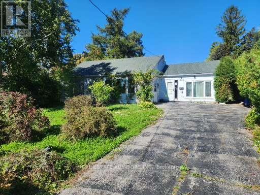 1035 Gorham St, Newmarket, ON L3Y 5G9