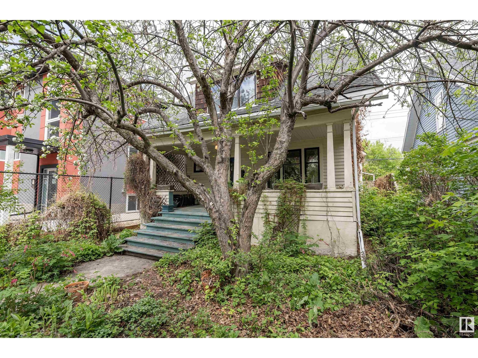 87 Av Nw Unit 9924, Edmonton, AB T6E 2N7