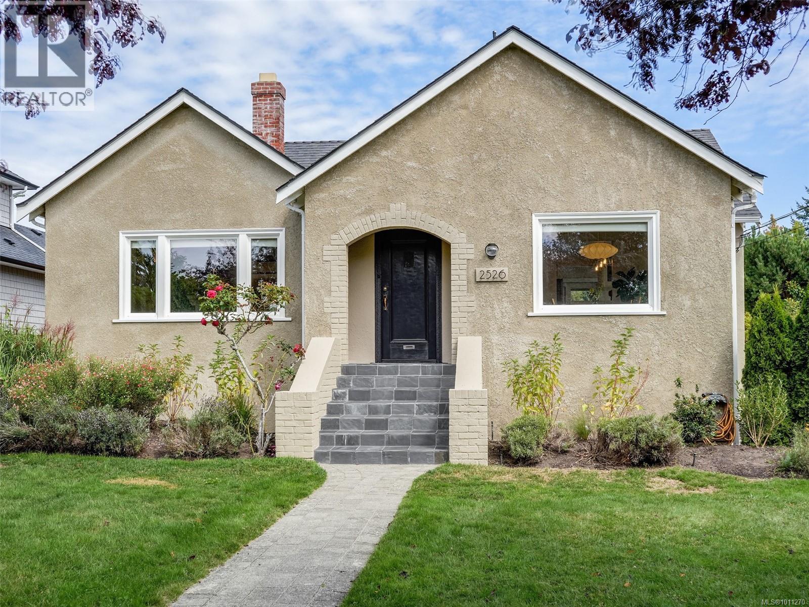 2526 Dalhousie St, Oak Bay, BC V8R 2H7