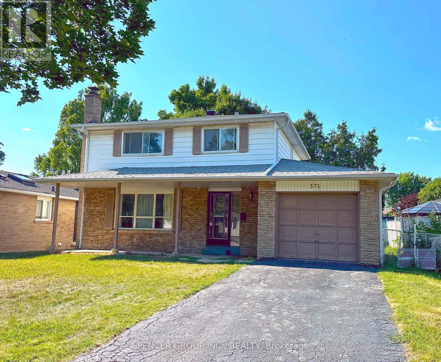 571 Minette Cir, Mississauga, ON L5A 3B9
