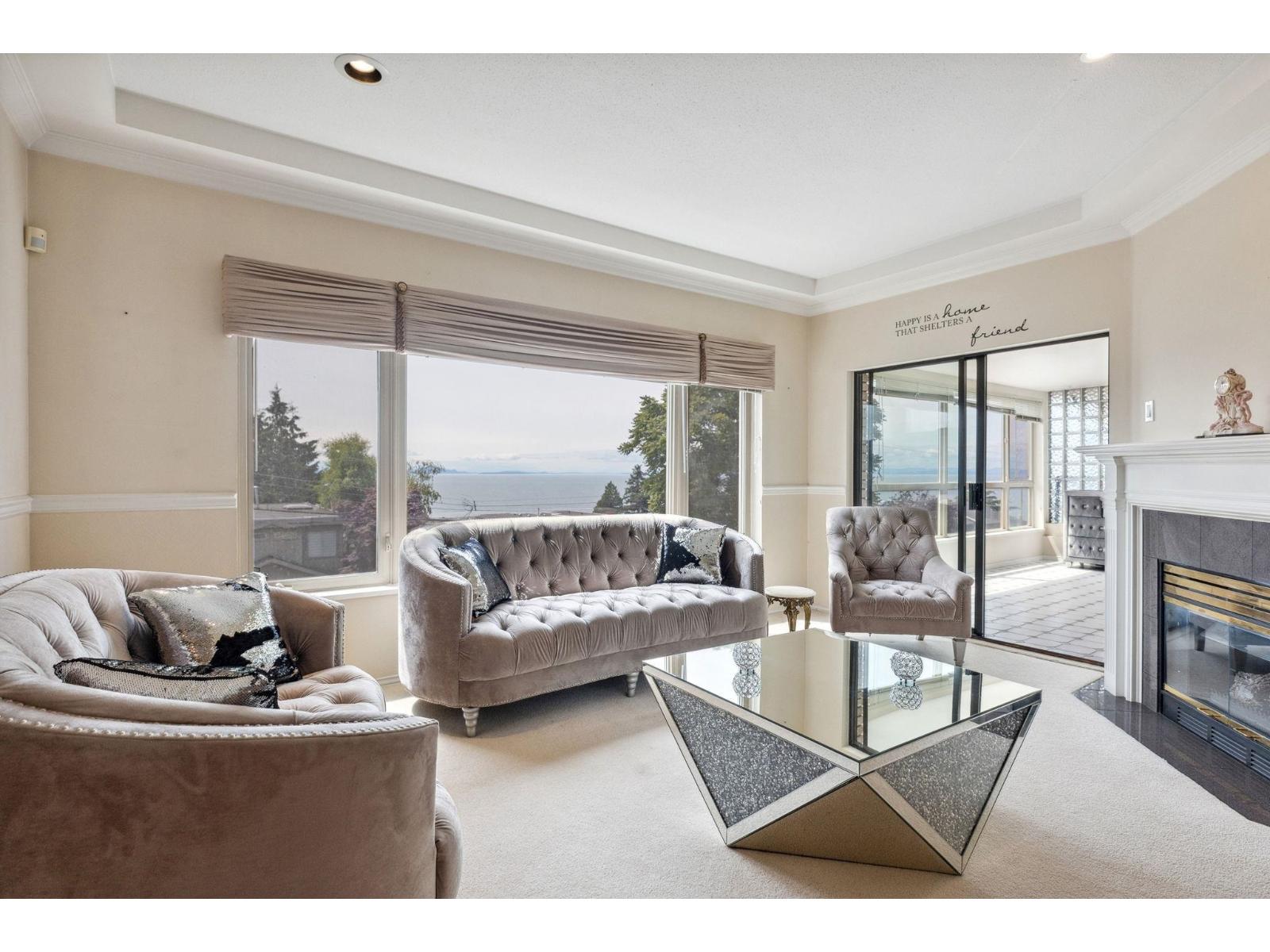 15176 Buena Vista Avenue Unit 204, White Rock, BC V4B 1Y3