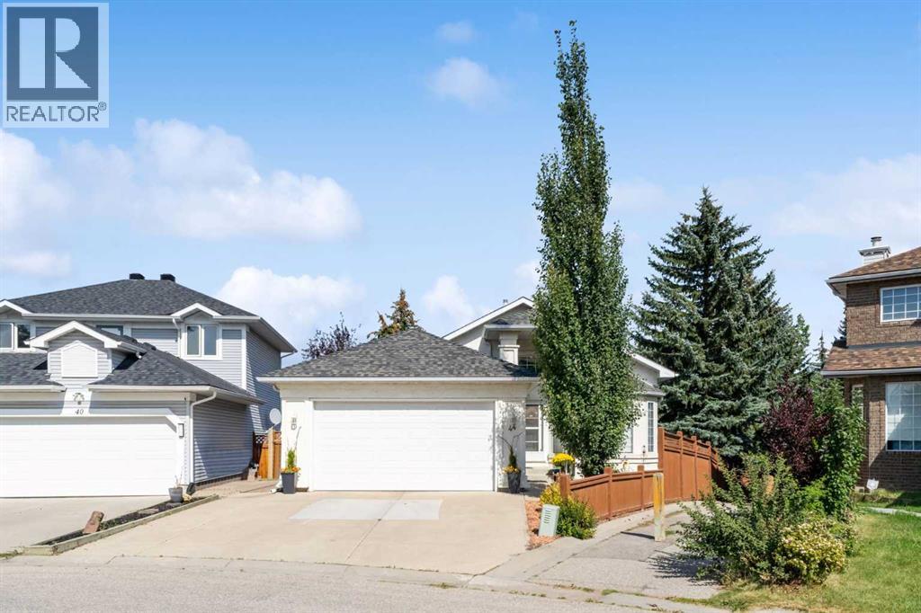 44 Valley Meadow Close NW, Calgary, AB T3B 5M1
