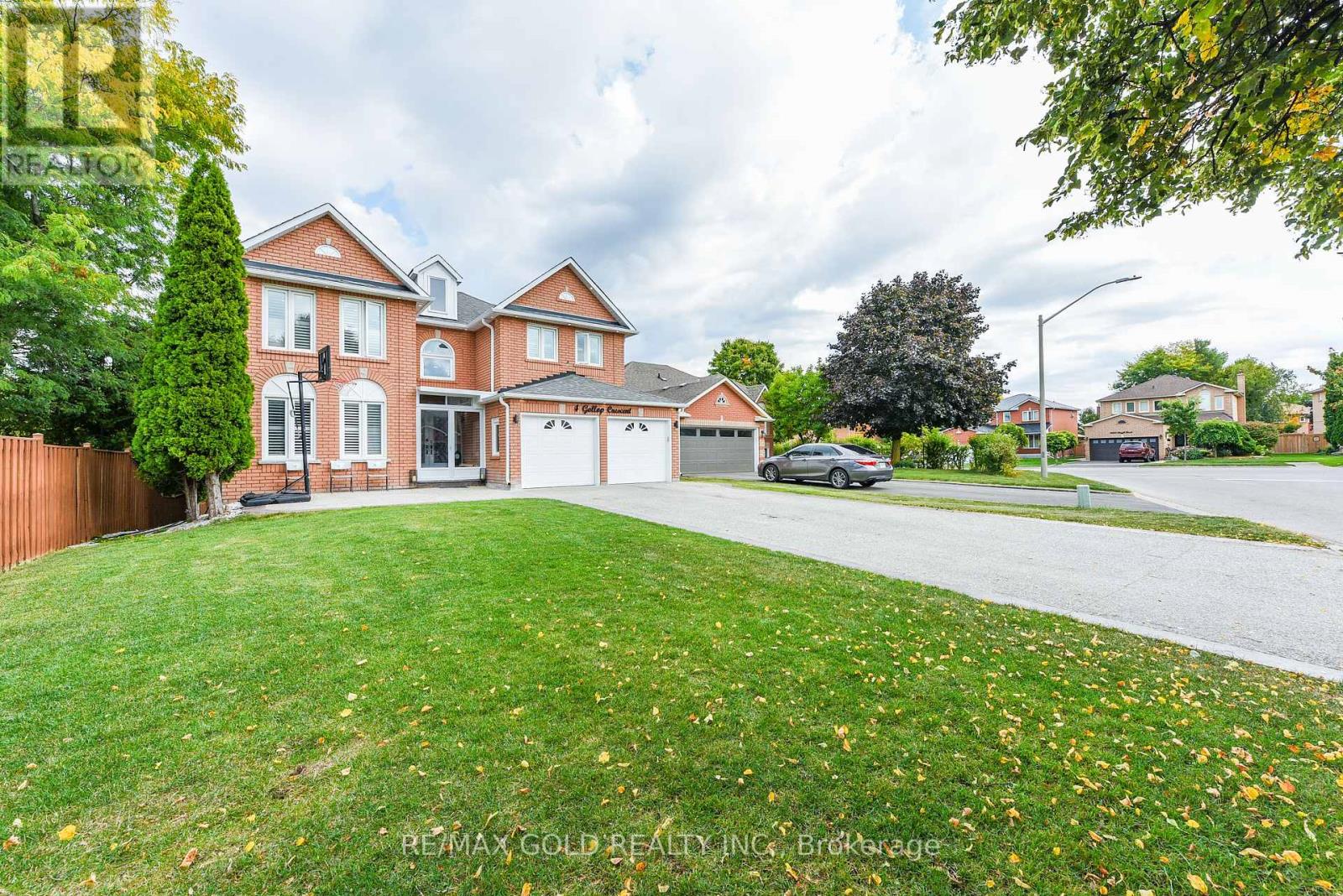 4 Gollop Cres, Halton Hills, ON L7G 5N9