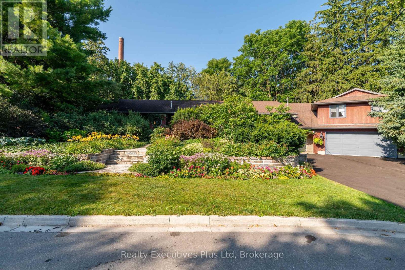4 Glenhill Pl, Guelph, ON N1E 4G7