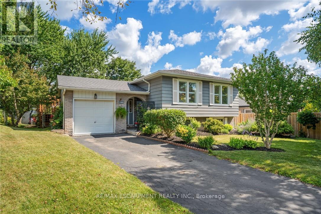1383 Christina Ct, Burlington, ON L7P 2V8