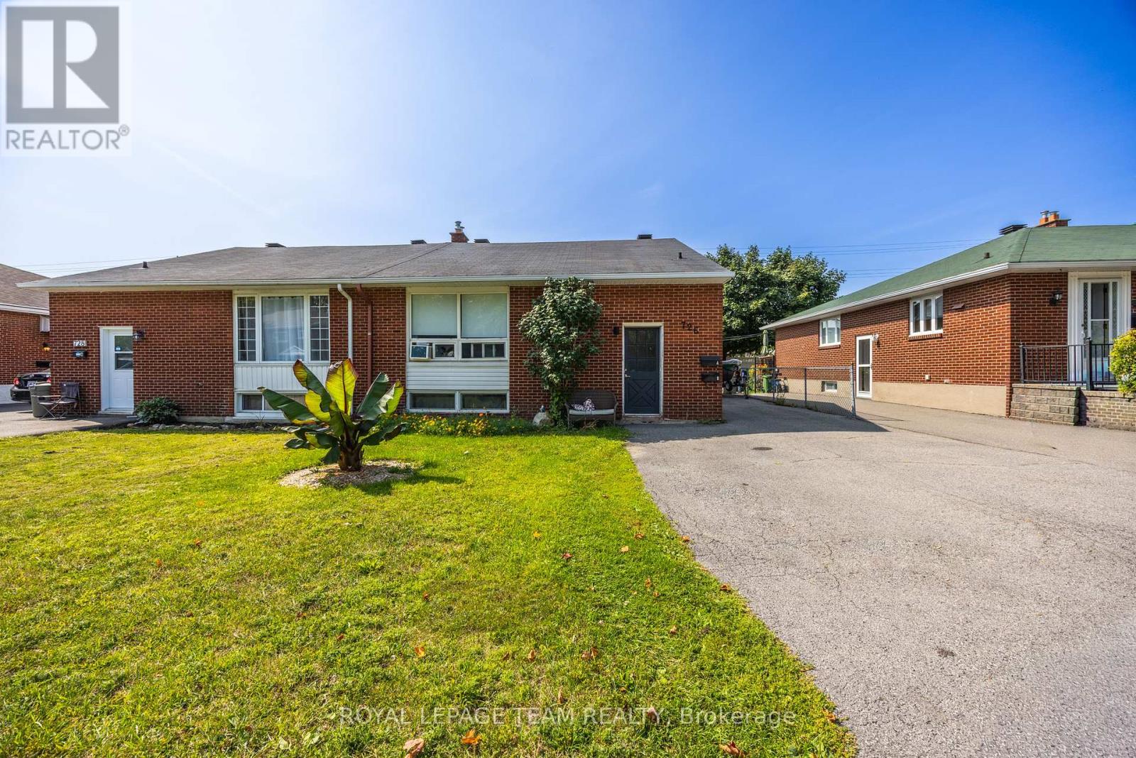 726 Cummings Ave, Ottawa, ON K1K 2L1