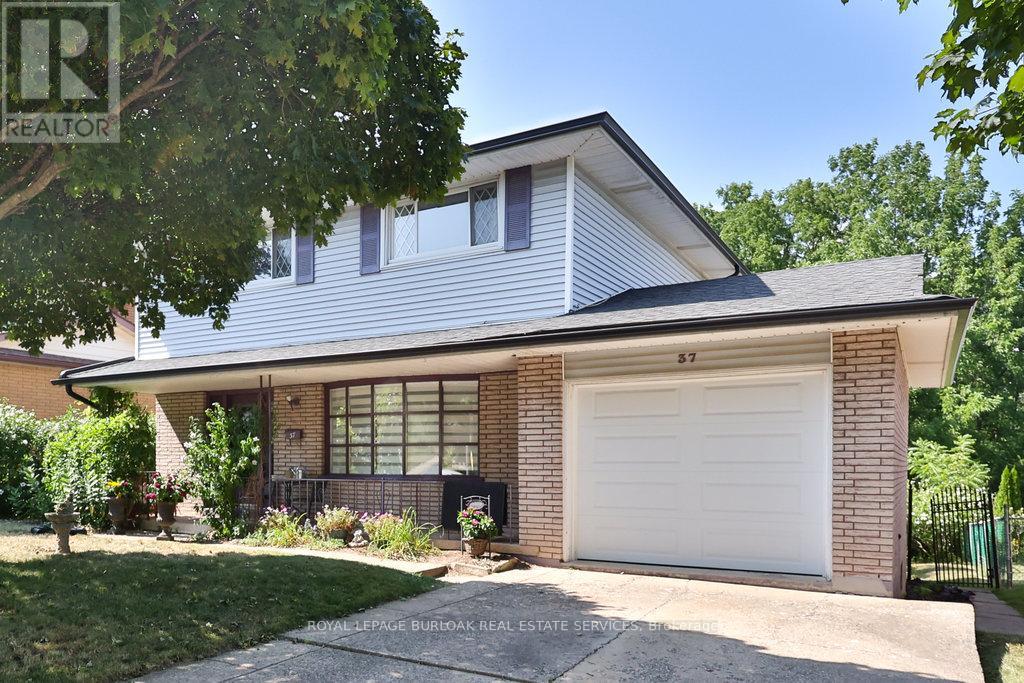 37 Sunrise Cres, Hamilton Dundas, ON L9H 3S1