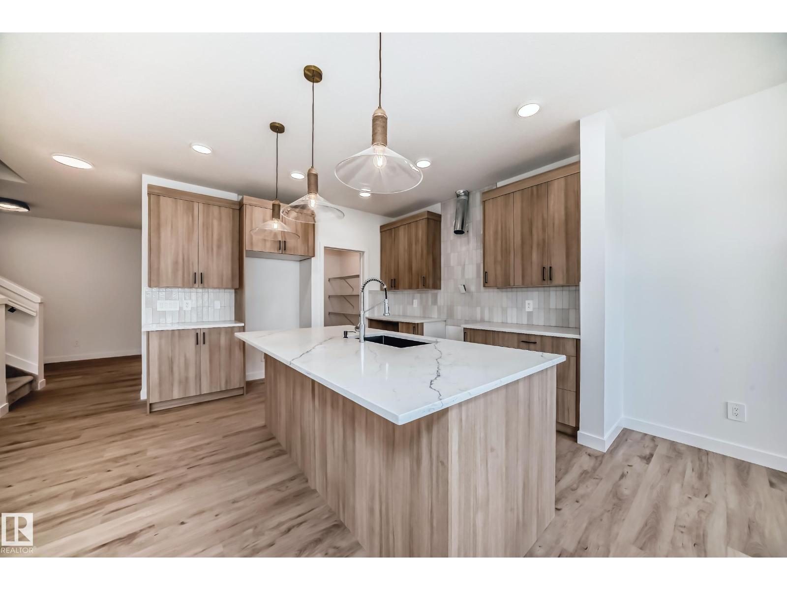 8217 Kiriak Lo SW, Edmonton, AB T6W 5S2