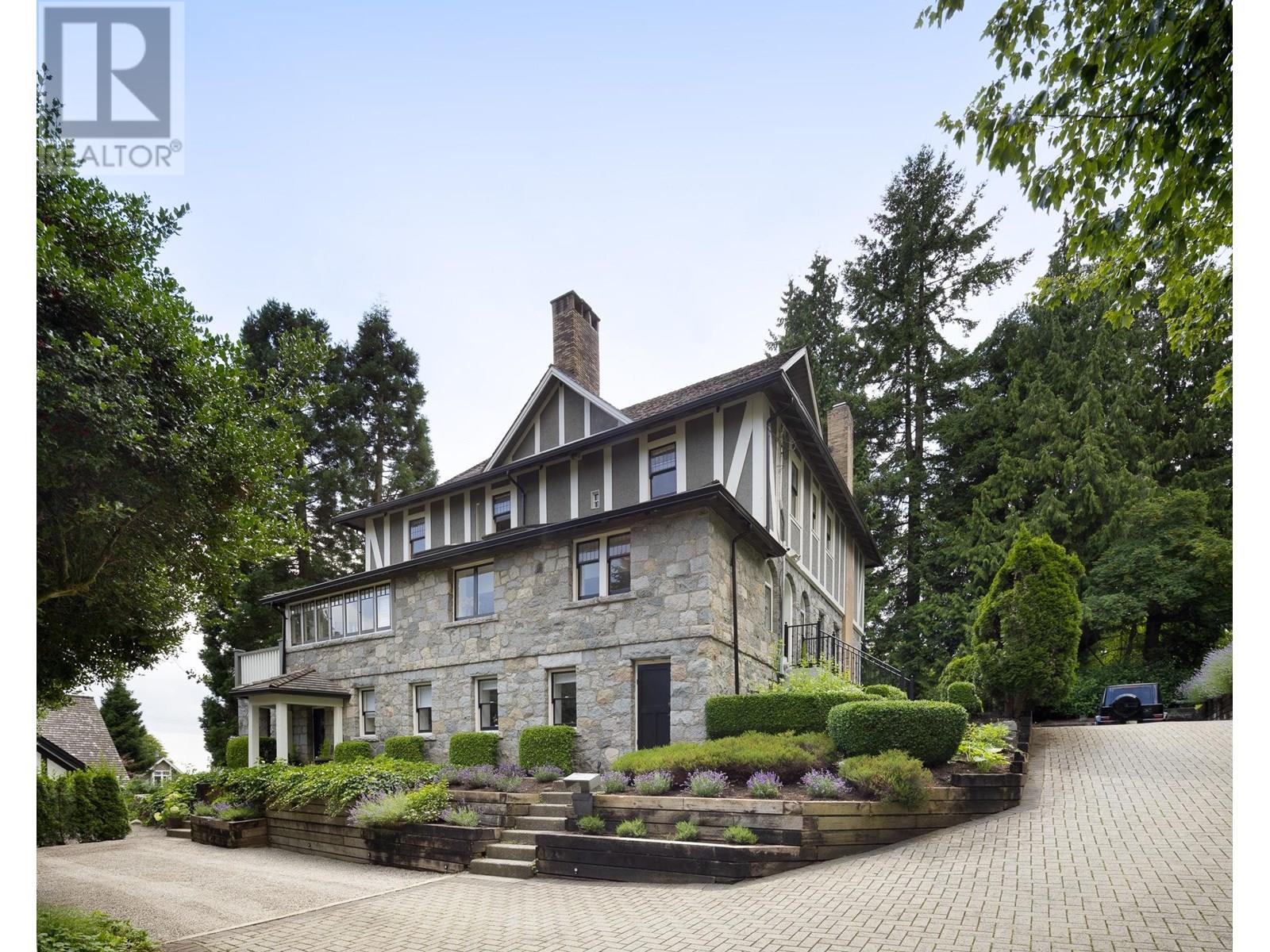 3545 Dowsley Ct, North Vancouver, BC V7N 1X4
