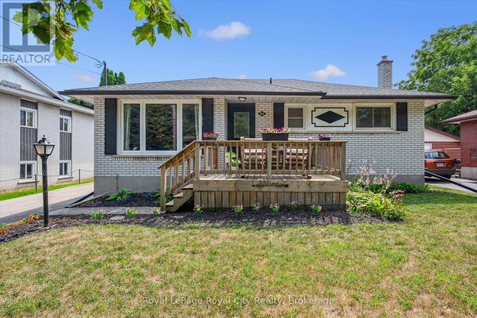 24 Julia Dr, Guelph, ON N1H 5W1