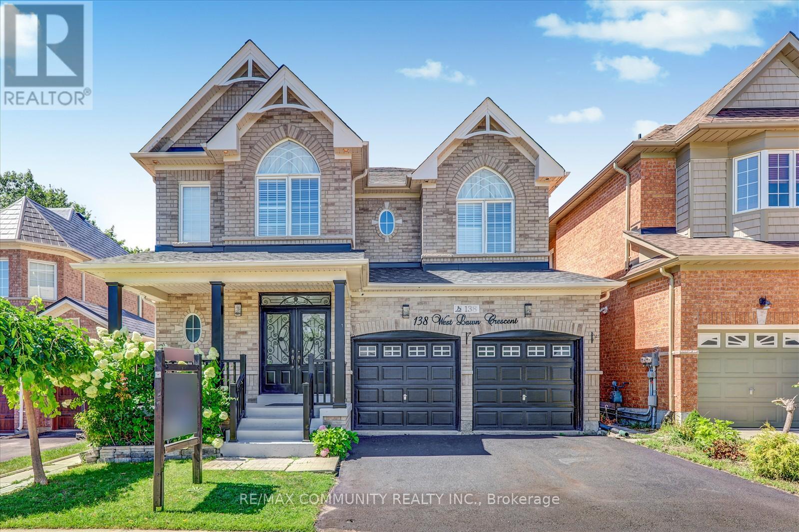 138 W Lawn Cres, Whitchurch-stouffville Stouffville, ON L4A 0B4